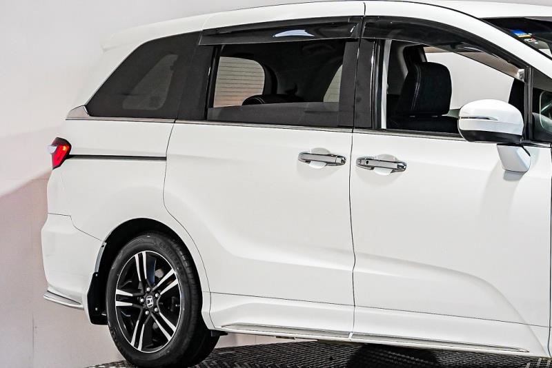 2016 Honda Odyssey Absolute Hybrid