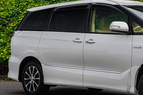 2014 Toyota Estima Aeras Hybrid 4WD - Thumbnail