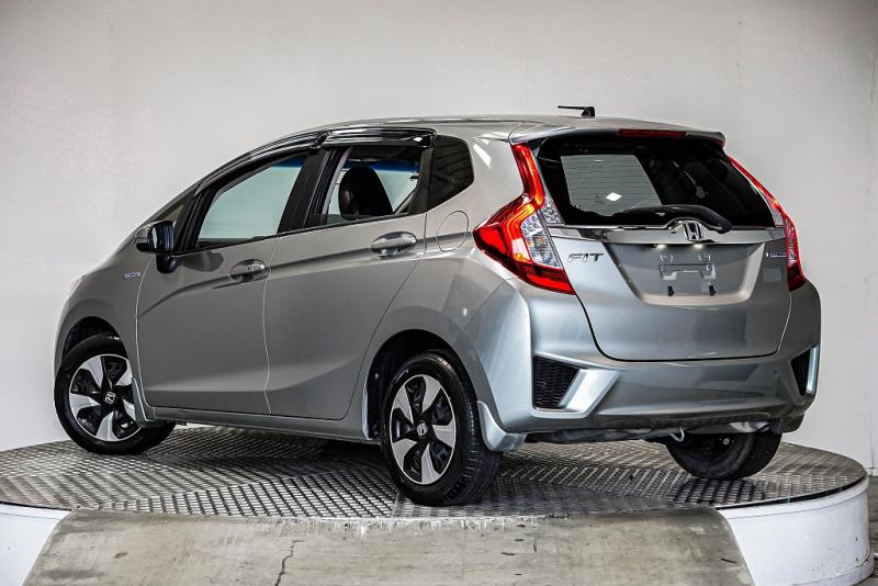 2016 Honda Fit L Hybrid / Jazz