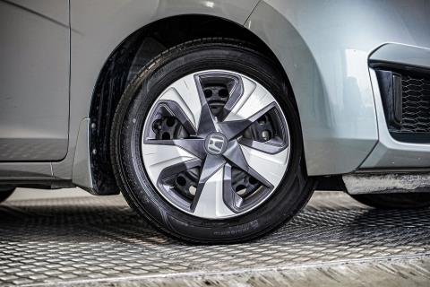 2016 Honda Fit L Hybrid / Jazz - Thumbnail