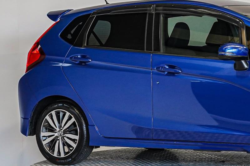 2014 Honda Fit S Hybrid / Jazz RS