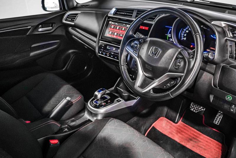 2014 Honda Fit S Hybrid / Jazz RS