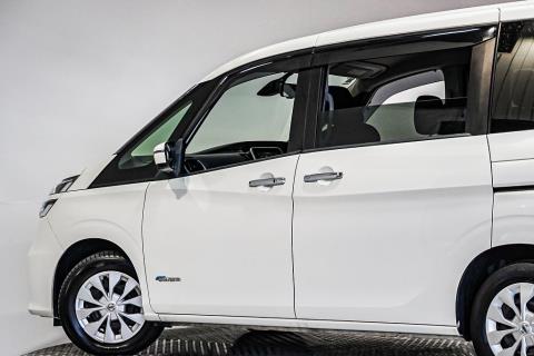 2018 Nissan Serena Hybrid 8 Seater - Thumbnail