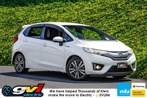 2014 Honda Fit S Hybrid / Jazz RS