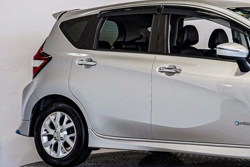 2017 Nissan Note e-Power Medalist