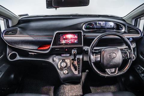 2015 Toyota Sienta G Hybrid - Thumbnail