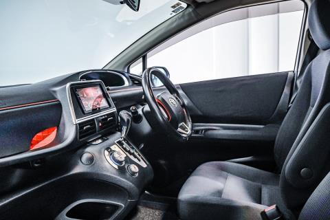 2015 Toyota Sienta G Hybrid - Thumbnail