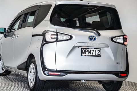 2015 Toyota Sienta G Hybrid - Thumbnail