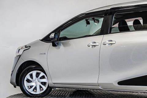 2015 Toyota Sienta G Hybrid - Thumbnail