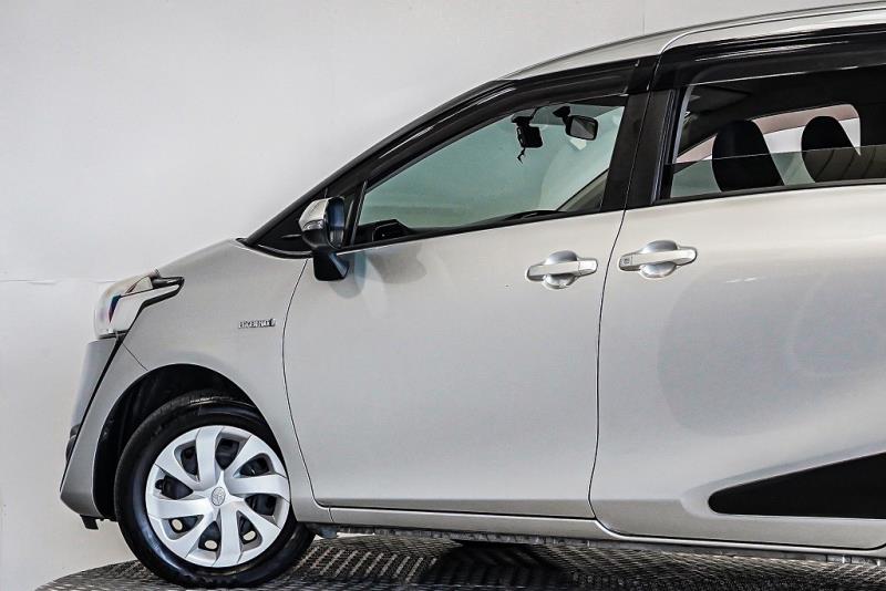 2015 Toyota Sienta G Hybrid
