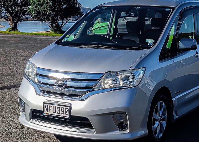 2013 Nissan Serena H-Star Hybrid