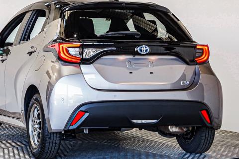 2020 Toyota Yaris Hybrid / Vitz - Thumbnail