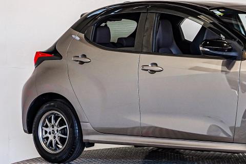 2020 Toyota Yaris Hybrid / Vitz - Thumbnail