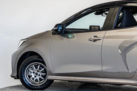 2020 Toyota Yaris Hybrid / Vitz - Thumbnail