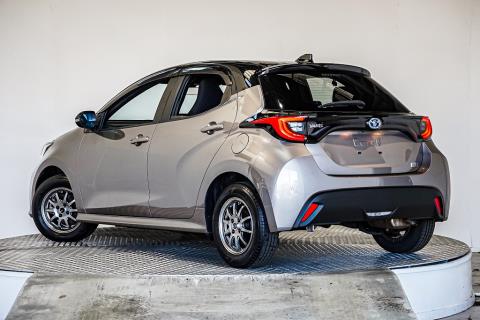 2020 Toyota Yaris Hybrid / Vitz - Thumbnail