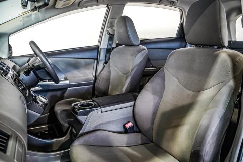 2013 Toyota Prius Alpha S - Thumbnail