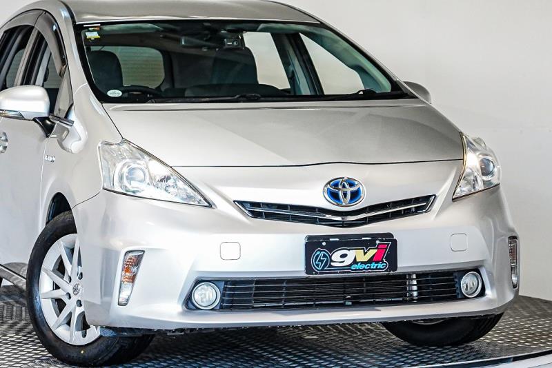 2013 Toyota Prius Alpha S