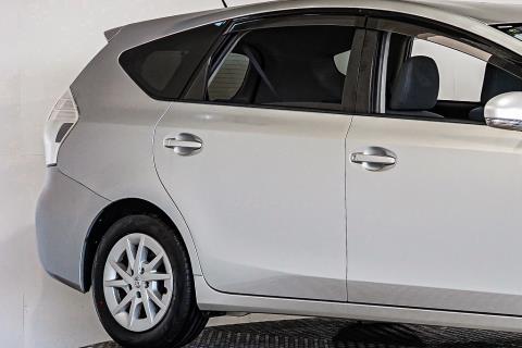 2013 Toyota Prius Alpha S - Thumbnail