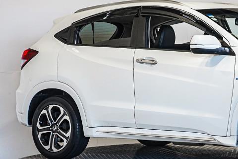 2017 Honda Vezel Z Hybrid / HR-V - Thumbnail