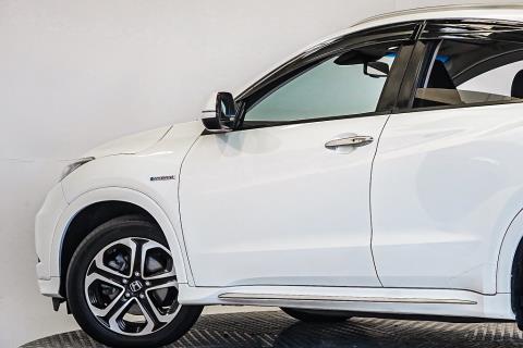 2017 Honda Vezel Z Hybrid / HR-V - Thumbnail