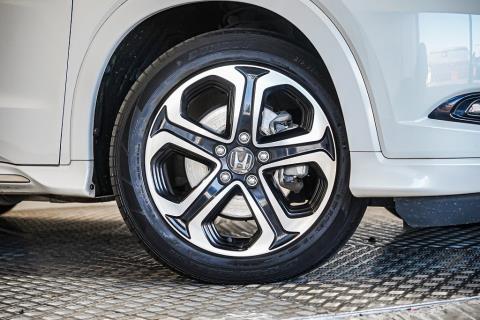 2017 Honda Vezel Z Hybrid / HR-V - Thumbnail
