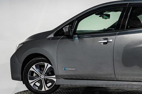 2018 Nissan Leaf 40G 84% SOH - Thumbnail