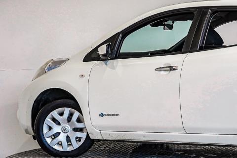 2017 Nissan Leaf 30X - Thumbnail