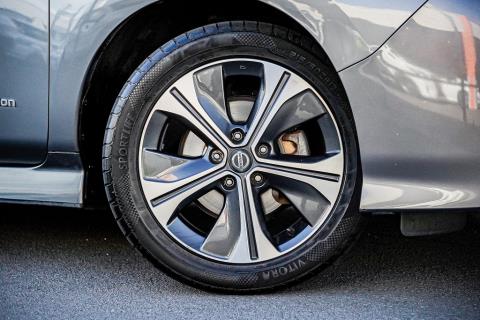 2018 Nissan Leaf 40kWh Tekna - Thumbnail