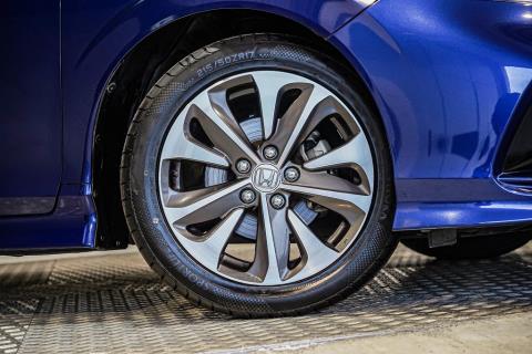 2018 Honda Jade Hybrid X - Thumbnail