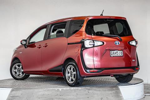 2015 Toyota Sienta Hybrid G - Thumbnail