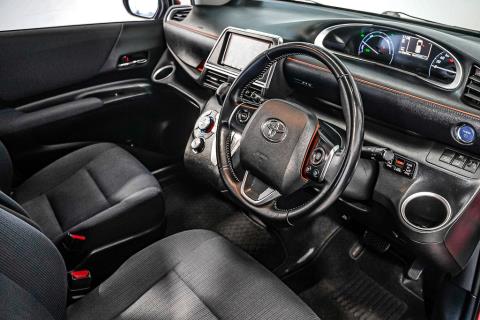 2015 Toyota Sienta Hybrid G - Thumbnail