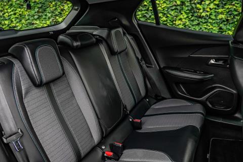 2021 Peugeot e-2008 Allure - Thumbnail