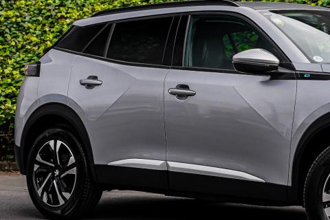 2021 Peugeot e-2008 Allure - Thumbnail