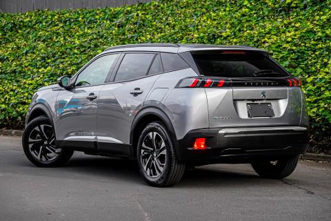 2021 Peugeot e-2008 Allure - Thumbnail