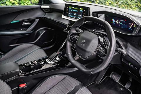 2021 Peugeot e-2008 Allure - Thumbnail