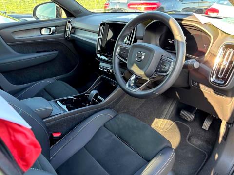 2022 Volvo C40 Recharge Ultimate - Thumbnail
