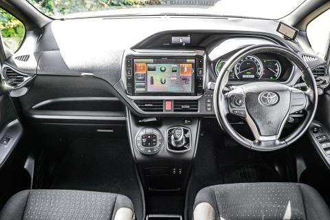 2017 Toyota Noah G / Voxy Hybrid - Thumbnail