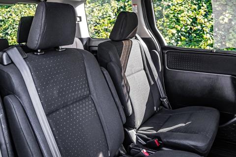2017 Toyota Noah G / Voxy Hybrid - Thumbnail