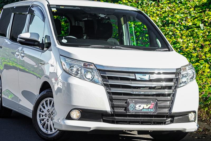 2017 Toyota Noah G / Voxy Hybrid