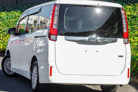 2017 Toyota Noah G / Voxy Hybrid - Thumbnail