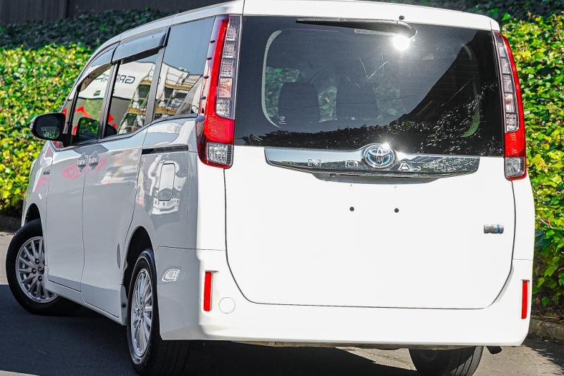 2017 Toyota Noah G / Voxy Hybrid