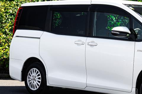 2017 Toyota Noah G / Voxy Hybrid - Thumbnail