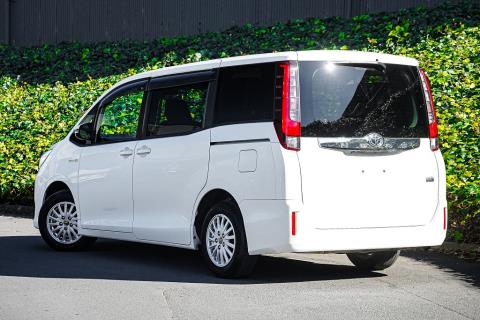 2017 Toyota Noah G / Voxy Hybrid - Thumbnail