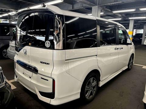 2017 Honda Step Wagon - Thumbnail