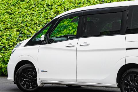 2016 Nissan Serena Van - Thumbnail