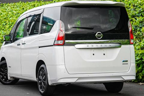 2016 Nissan Serena Van - Thumbnail