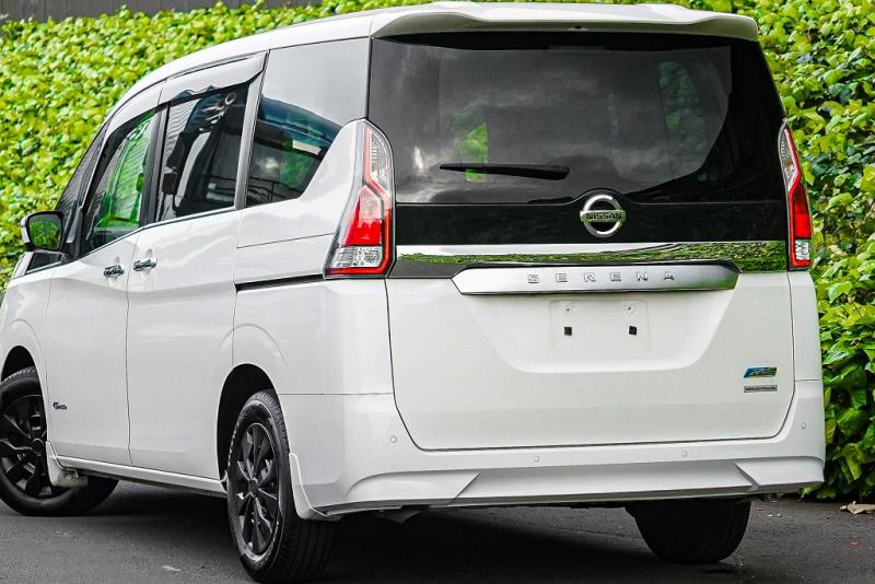 2016 Nissan Serena Van