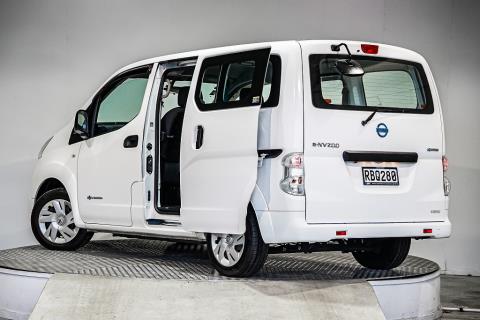 2017 Nissan e-NV200 5 Seater - Thumbnail