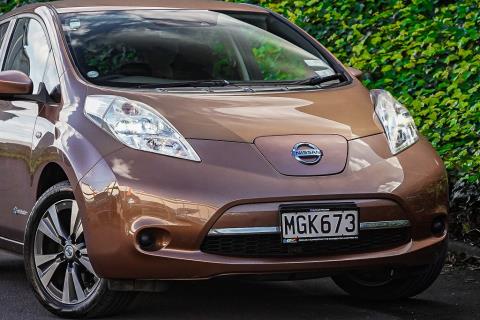 2017 Nissan Leaf 30X - Thumbnail