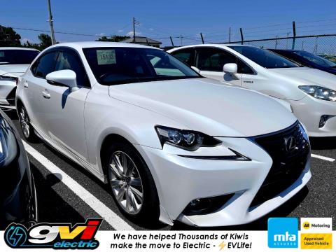 2014 Lexus IS 300h - Thumbnail